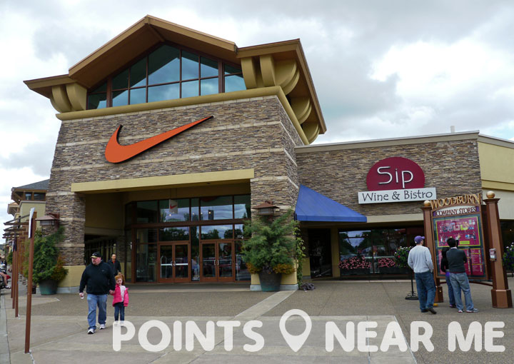 discount nike store near me